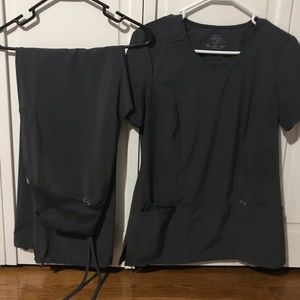 Cherokee infinity scrub set